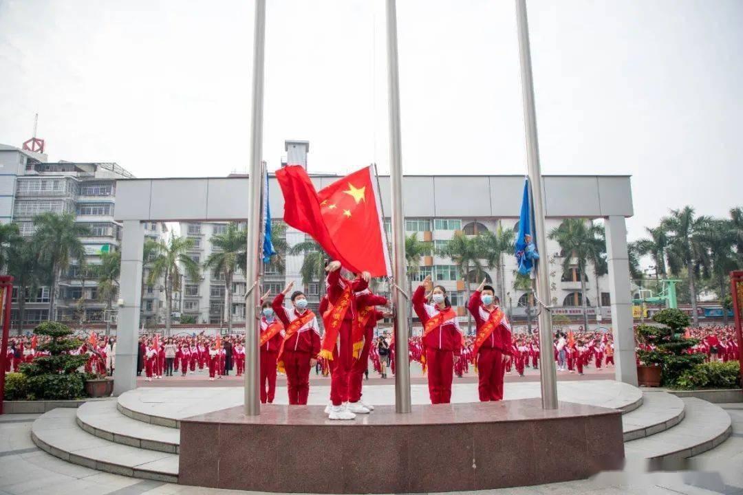 上面一个西底下一个米念什么