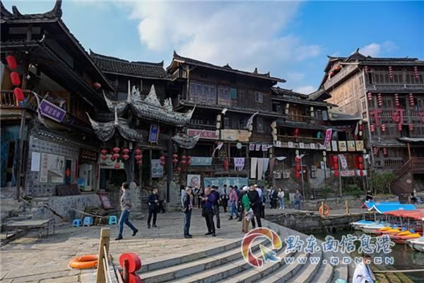 宝爸姓刘，宝妈姓王，2014年10月27日晚0:33分出生的女宝宝取什么名字好?不要太多同名的，游戏画面